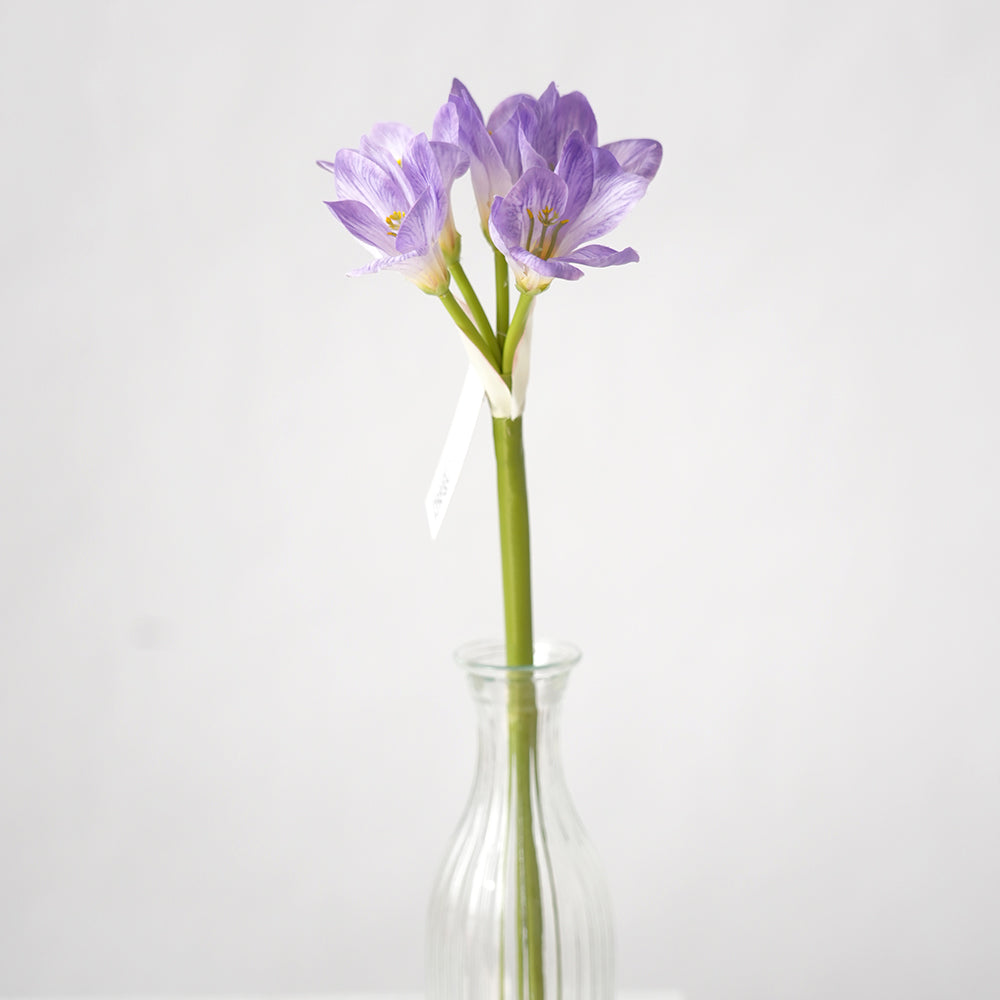 Wholesale Bush Lily Artificial Flowers Decorative Flowers Floral Spray for Home Garden Decoration
