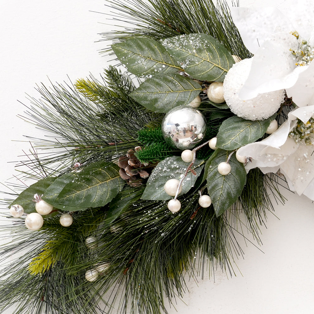 High Quality Christmas Decor Ox Horn Garland Decor Green Leaves White Flower Craft Swag for Christmas Decorations