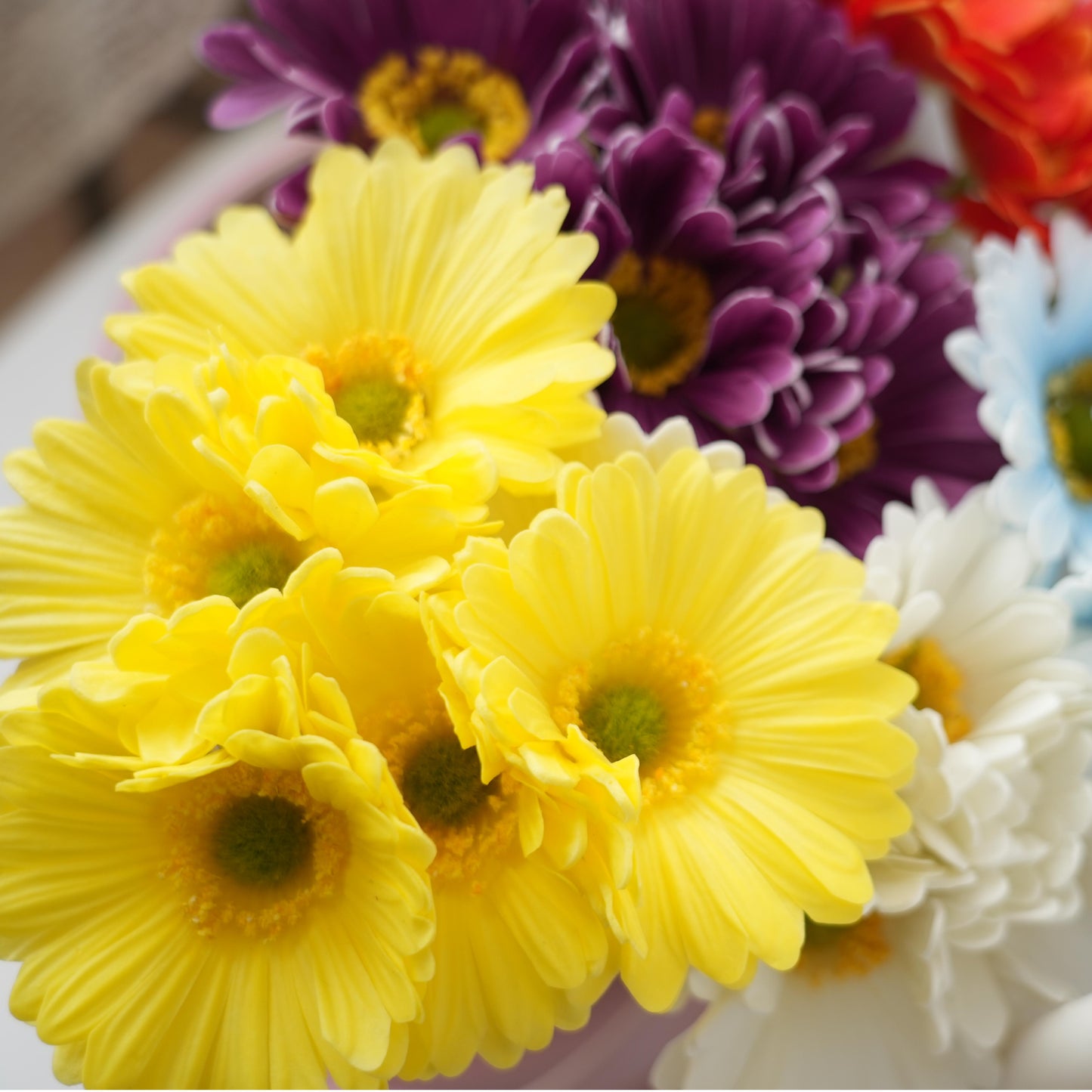 Wholesale PU 5Heads Artificial Chrysanthemum Flower Multicolour Gerbera Decorative Flowers for Home Garden Coffe Shop Decoration