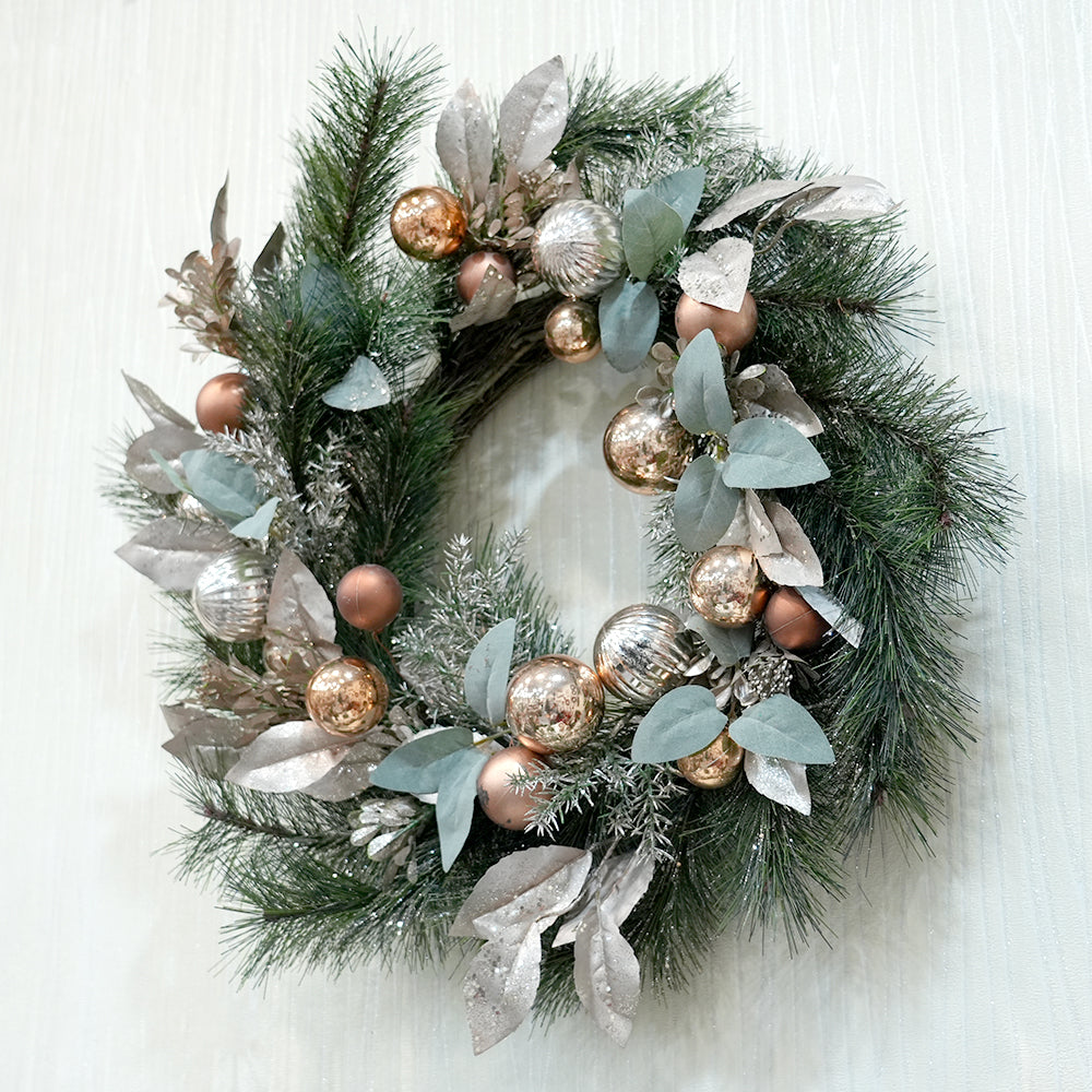Hot Sale Faux Grass Artificial Christmas Wreath With Plastic Christmas Ball Decorative Flowers Wreaths For Christmas Decorations