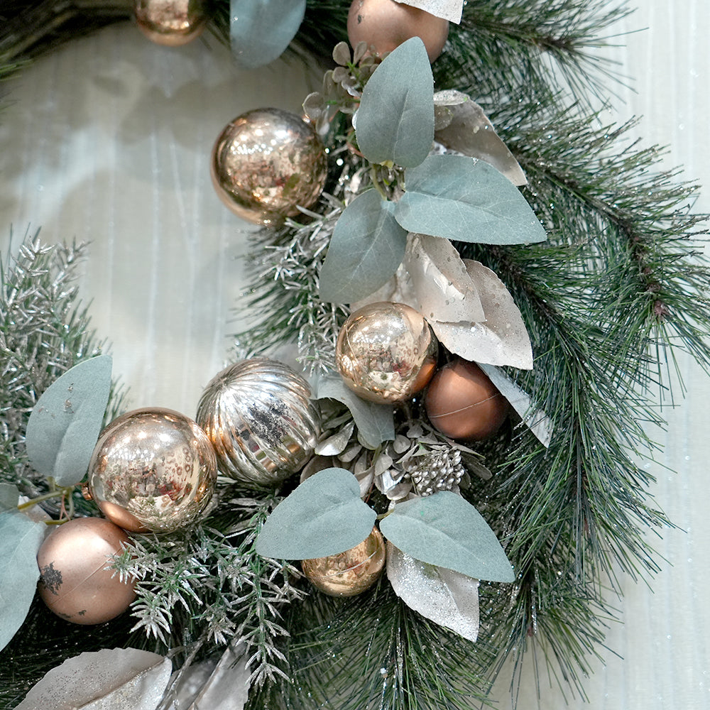 Hot Sale Faux Grass Artificial Christmas Wreath With Plastic Christmas Ball Decorative Flowers Wreaths For Christmas Decorations