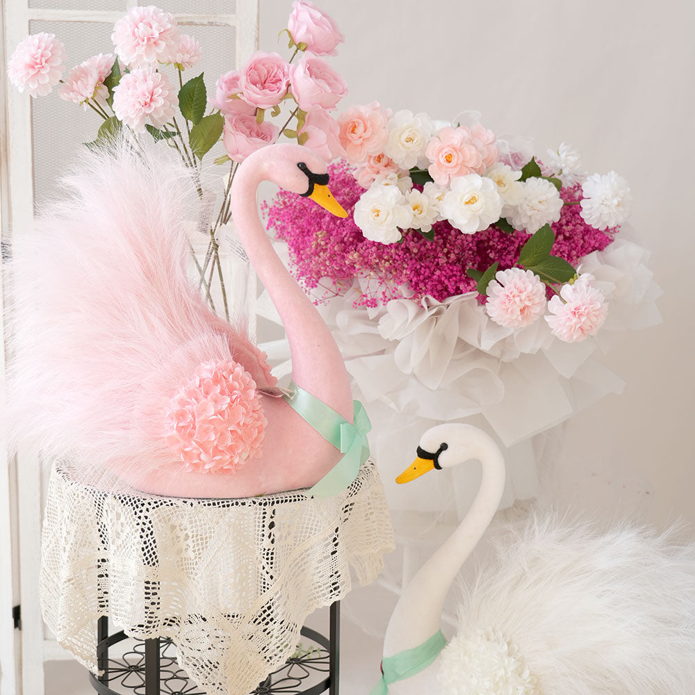 Modern Luxury Lifelike Artificial Swan Original Design Handmade Swan Artificial Animal Decoration For Party Home Decor Craft